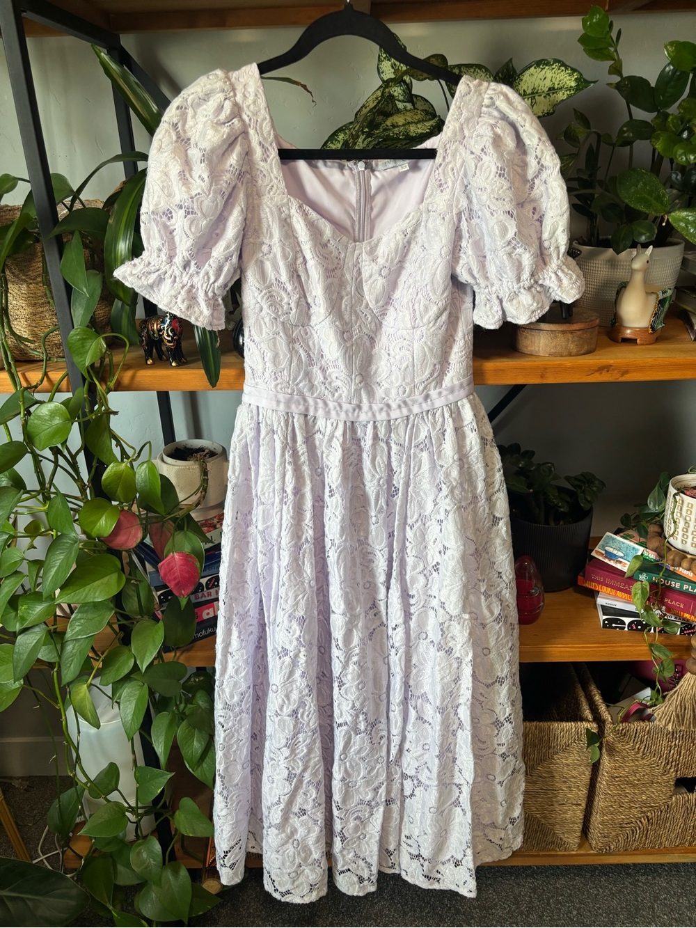 Ivy City Co Lace Midi Dress in Lilac with Puff Sleeves | XS - Picture 2 of 8